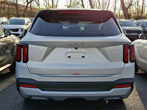 New 2026 Kia Sorento LX image 3