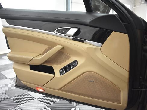 Used 2015 Porsche Panamera 4 w/ Premium Package Plus image 28