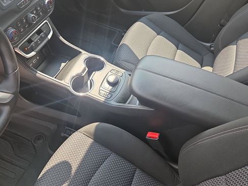 Used 2024 GMC Terrain SLE w/ Driver Convenience Package AWD/4WD image 20