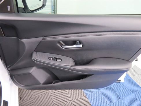 Used 2025 Nissan Sentra SV FWD image 33