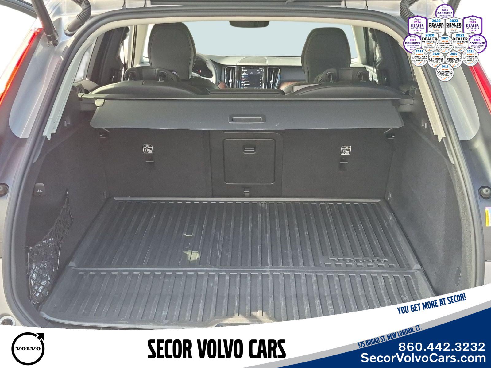 Used 2024 Volvo XC60 T8 Ultimate w/ Protection Package Premier AWD/4WD image 7