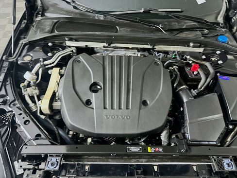 Used 2024 Volvo S60 B5 Core image 32