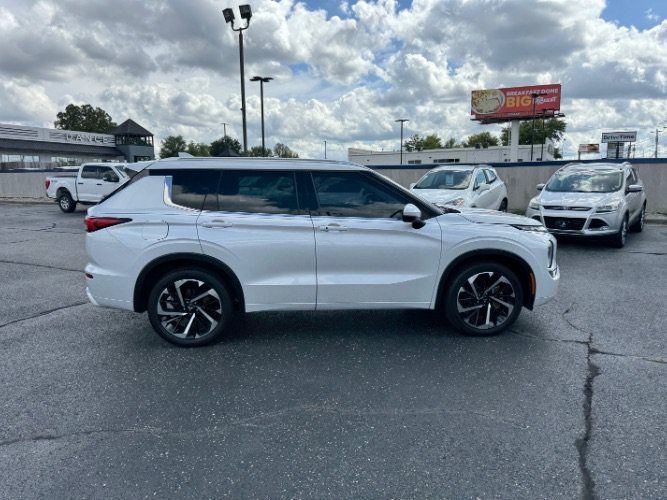 Used 2023 Mitsubishi Outlander SEL FWD image 6