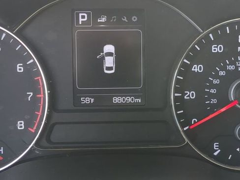 Used 2017 Kia Forte EX image 31