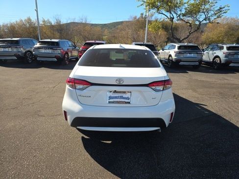 Used 2021 Toyota Corolla LE image 9