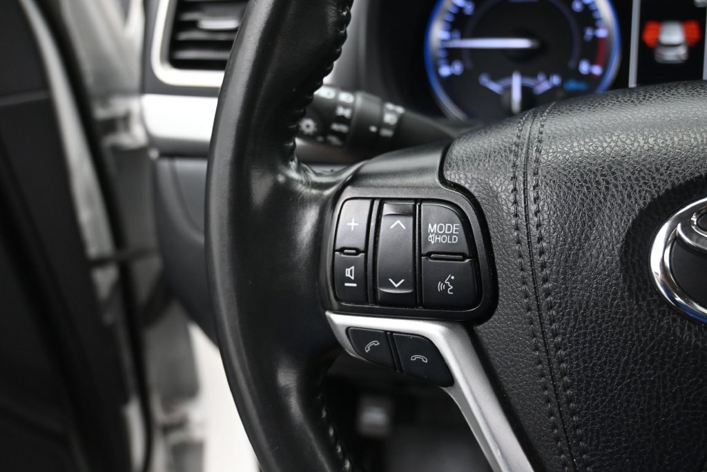 Used 2019 Toyota Highlander Limited Platinum AWD/4WD image 10