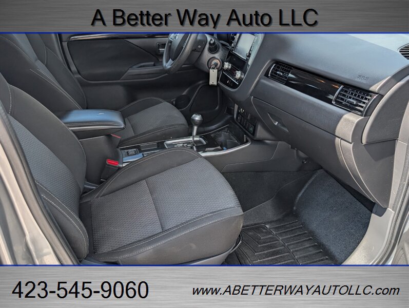 Used 2020 Mitsubishi Outlander ES FWD image 18