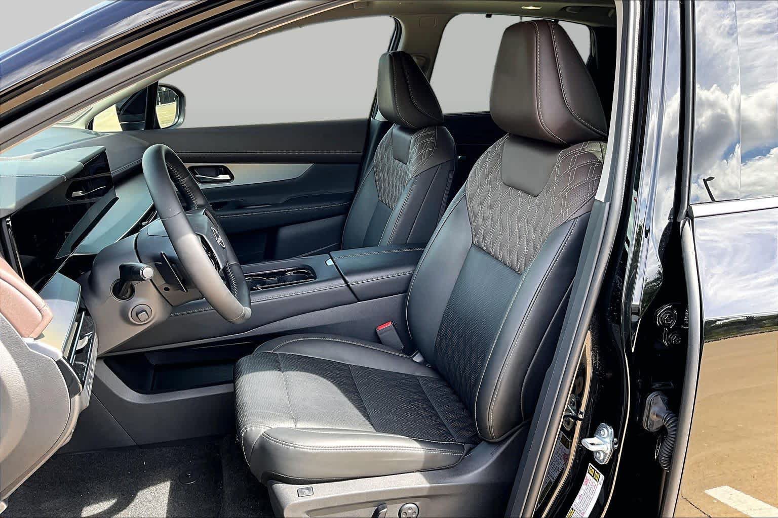 Used 2025 Nissan Murano Platinum w/ Cargo Package AWD/4WD image 8
