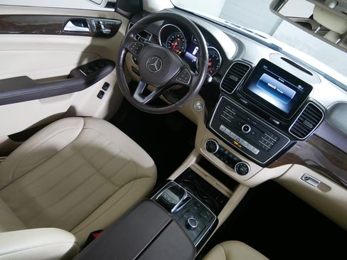 Used 2018 Mercedes-Benz GLS 450 4MATIC image 9