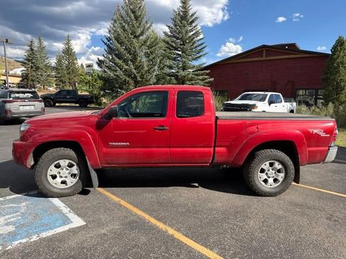 Used 2010 Toyota Tacoma 4x4 Access Cab V6 w/ TRD Off-Road Pkg image 11