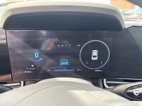 Used 2024 Hyundai Elantra SEL image 32