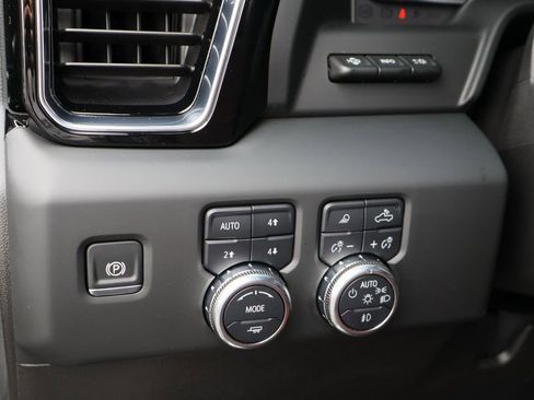 Used 2024 GMC Sierra 2500 Denali Ultimate w/ Max Trailering Package image 12