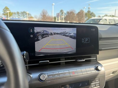 Used 2025 Hyundai Kona SEL image 17