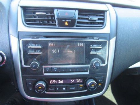 Used 2017 Nissan Altima 2.5 SV image 17