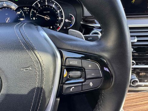 Used 2018 BMW 530i w/ Premium Package image 25