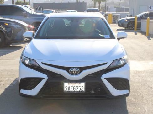 Used 2022 Toyota Camry SE w/ Carpet Mat Package (TMS) FWD image 2
