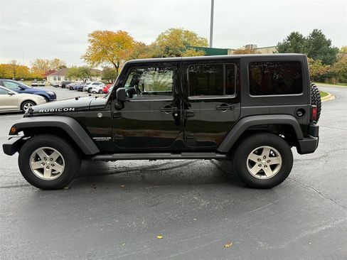 Used 2011 Jeep Wrangler Unlimited Rubicon w/ Connectivity Group image 9
