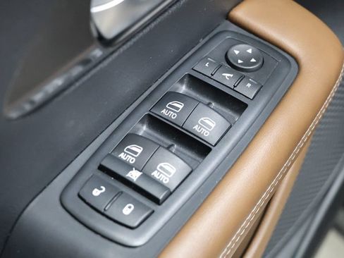 Used 2017 Chrysler Pacifica Limited w/ UConnect Theater Package FWD image 19