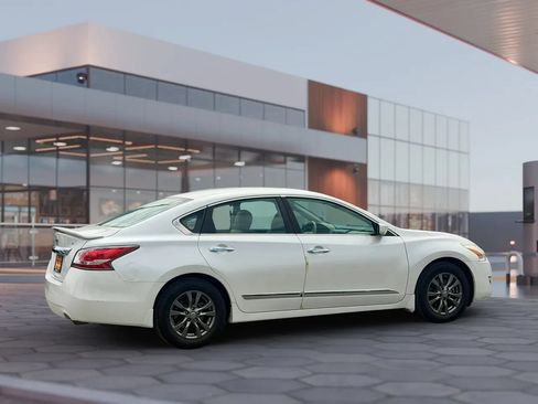 Used 2015 Nissan Altima 2.5 S w/ Sport Value Package FWD image 12