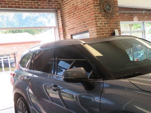 Used 2021 Toyota Highlander Platinum FWD image 79