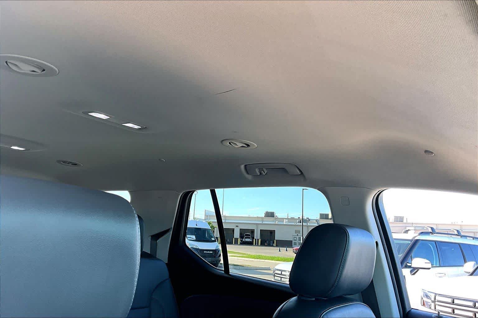 Used 2020 Chevrolet Traverse LT w/ LT Premium Package FWD image 11
