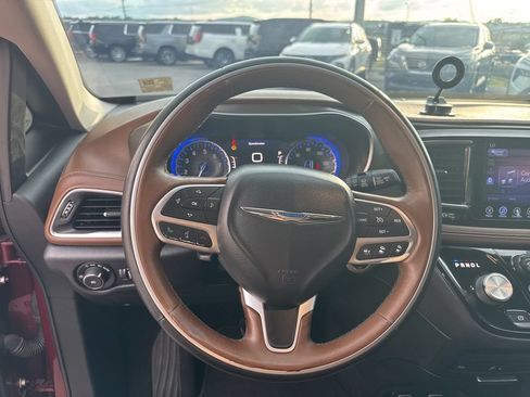 Used 2017 Chrysler Pacifica Limited FWD image 13