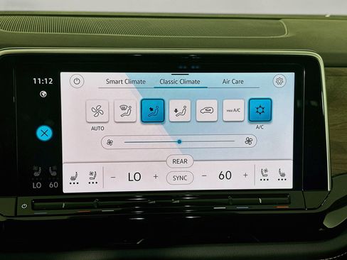 Used 2025 Volkswagen Atlas SE FWD image 24