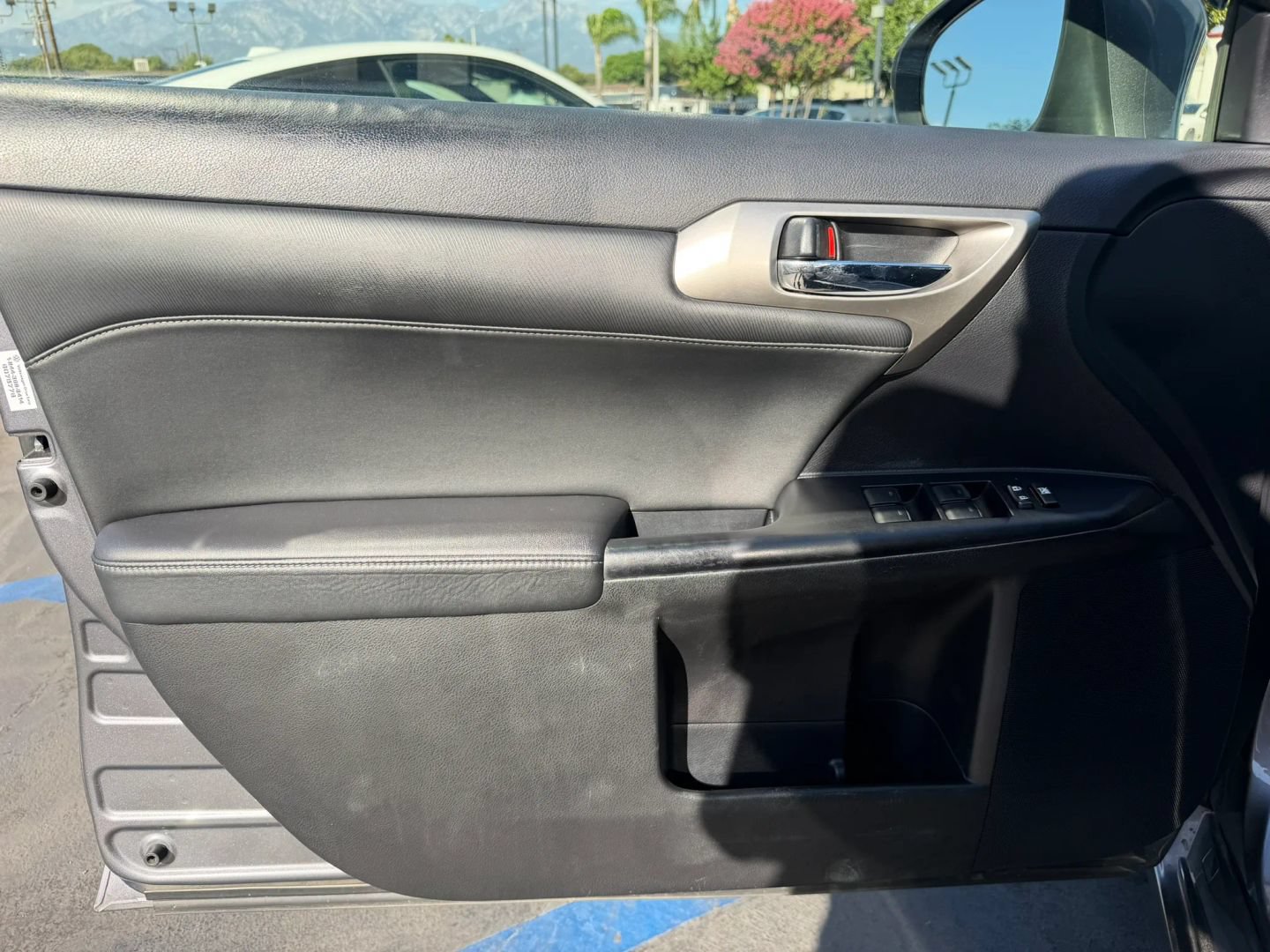 Used 2015 Lexus CT 200h w/ Navigation Package FWD image 9