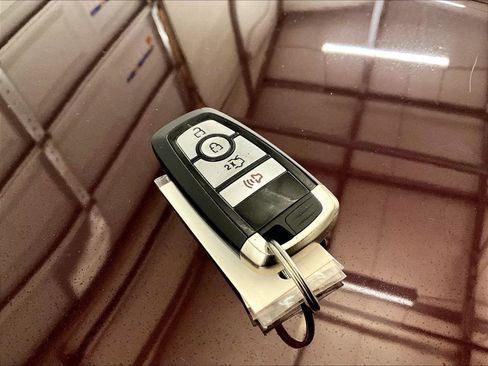 Used 2017 Ford Fusion SE image 9