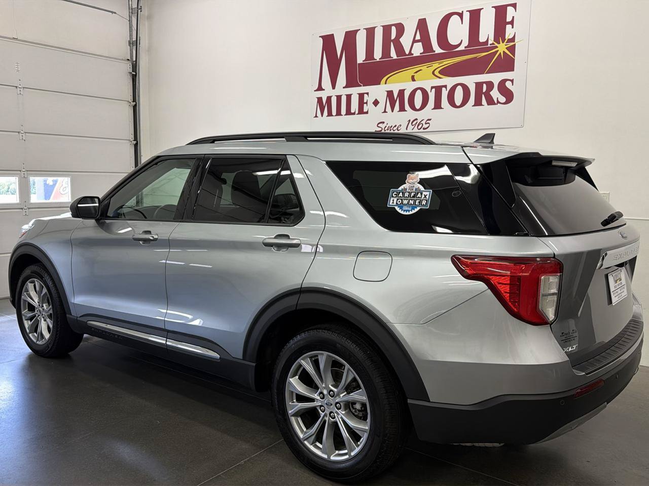Used 2024 Ford Explorer XLT w/ Equipment Group 202A AWD/4WD image 4