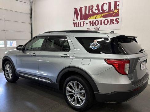 Used 2024 Ford Explorer XLT w/ Equipment Group 202A AWD/4WD image 4