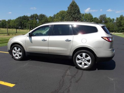Used 2016 Chevrolet Traverse LT w/ Style and Technology Package FWD image 12