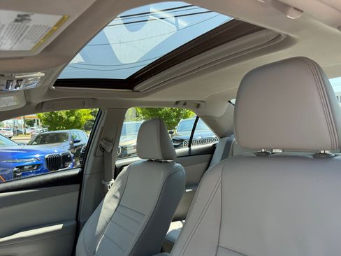 Used 2015 Toyota Camry XLE w/ Moonroof Package FWD image 16