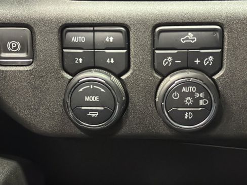 Used 2022 Chevrolet Silverado 1500 RST AWD/4WD image 33