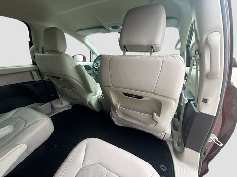Used 2021 Chrysler Pacifica Touring-L w/ Premium & Safety Sphere Group FWD image 28