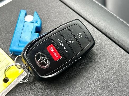 Used 2025 Toyota Highlander Platinum image 27