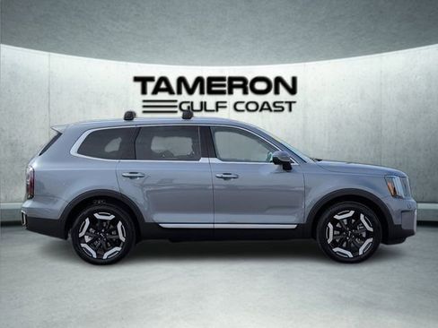 Used 2025 Kia Telluride EX w/ EX Captain's Chair Package image 7
