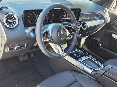 Used 2026 Mercedes-Benz GLB 250 image 3