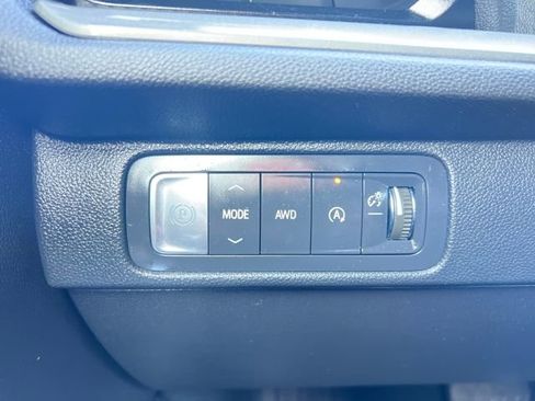 Certified 2025 Chevrolet Traverse LT image 33