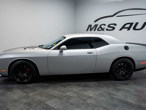 Used 2010 Dodge Challenger SRT8 w/ SRT Option Group II RWD image 3