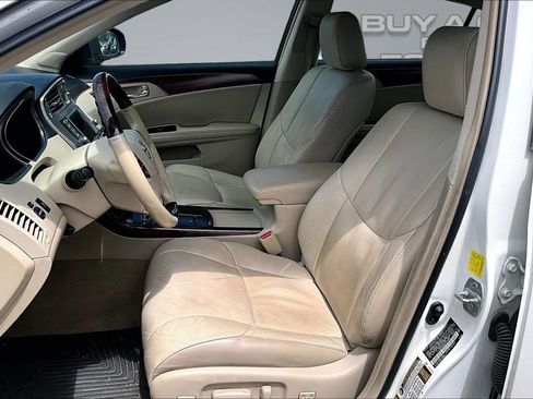 Used 2011 Toyota Avalon Limited FWD image 24