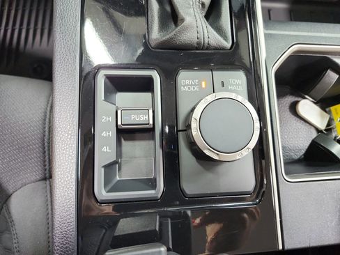 Used 2022 Toyota Tundra SR5 w/ SR5 Convenience Package AWD/4WD image 26