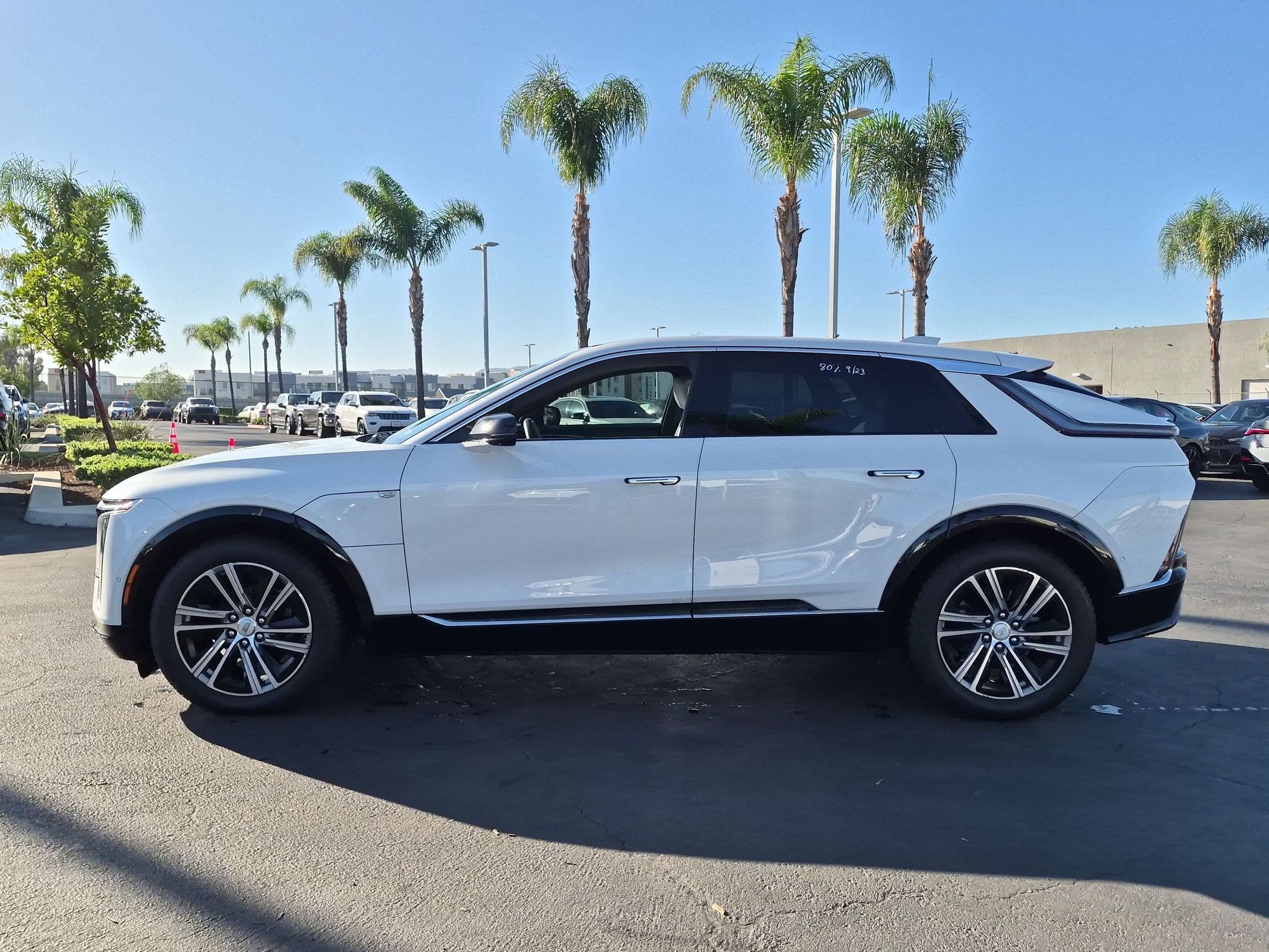 Used 2024 Cadillac Lyriq Luxury RWD image 7