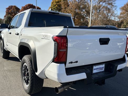 Used 2024 Toyota Tacoma TRD Off-Road image 8