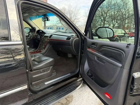 Used 2012 Cadillac Escalade Luxury image 20