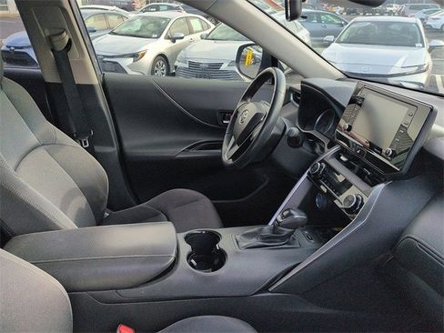 Certified 2022 Toyota Venza LE image 9