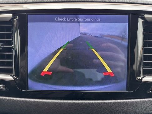 Used 2017 Chrysler Pacifica Touring-L image 18