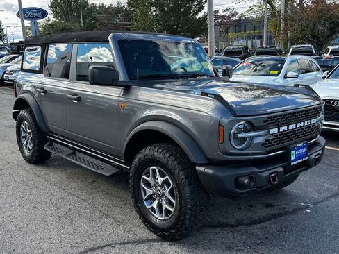 Used 2025 Ford Bronco Badlands image 13