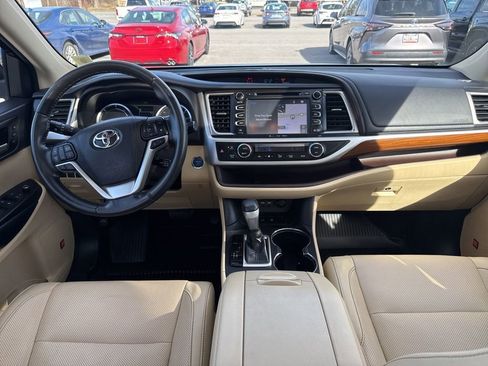 Used 2019 Toyota Highlander Limited image 12