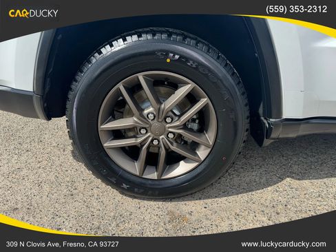 Used 2016 Jeep Grand Cherokee Laredo 75th Anniversary image 29